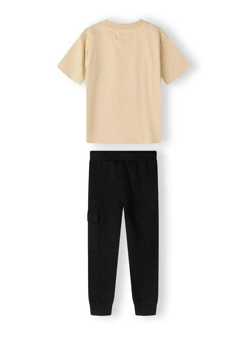 مينوتي طقم ولادي من قطعتين: تيشيرت قطني مطبوع وبنطال رياضي